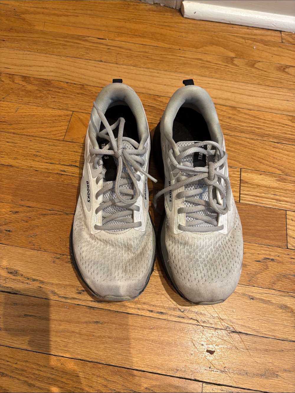 Brooks trace three running shoes size 9